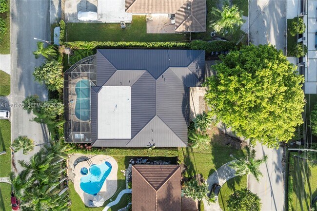 1141 N North Lake Dr in Hollywood, FL - Building Photo - Building Photo