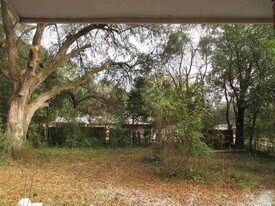 4300 Santa Villa Dr in Pace, FL - Building Photo