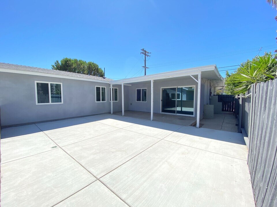 5107 Ewing St in San Diego, CA - Building Photo