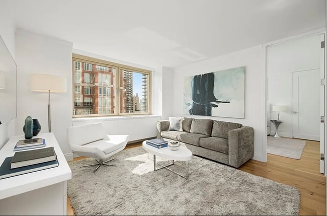 121 E 39th St, Unit 22