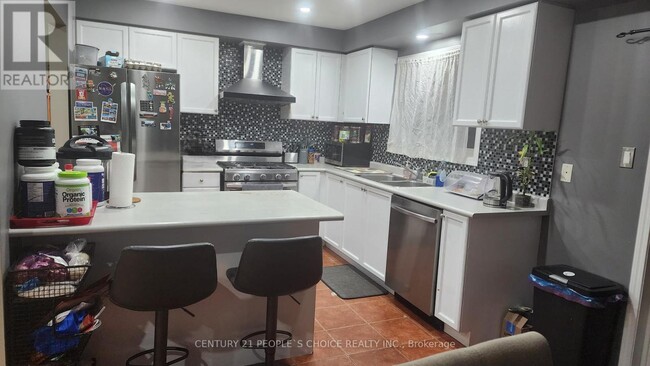 328 Black Dr in Milton, ON - Building Photo - Building Photo