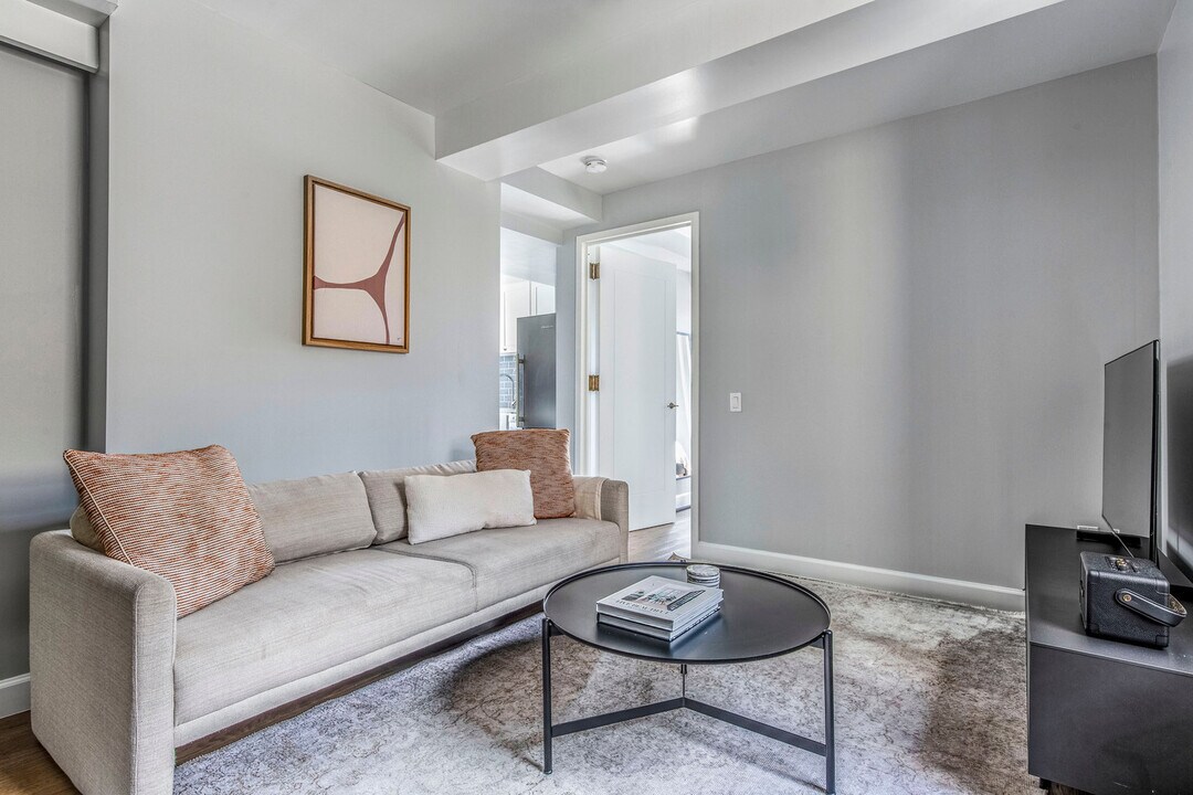 240 W 73rd St in New York, NY - Building Photo