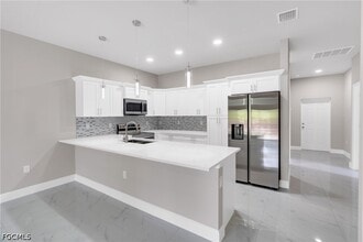 726 Newhall St E in Lehigh Acres, FL - Building Photo - Building Photo