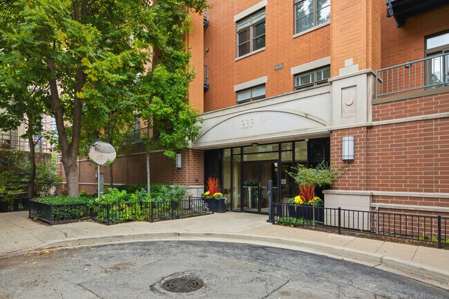 333 N Jefferson St in Chicago, IL - Building Photo - Building Photo