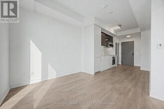 308 Jarvis St in Toronto, ON - Building Photo - Building Photo