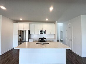 1508 W Sparta Way in South Jordan, UT - Building Photo - Building Photo