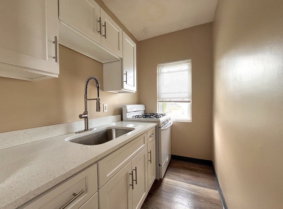 25 Oakland Ave in Everett, MA - Building Photo