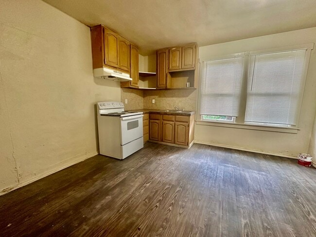 1402 E Highland Blvd in San Antonio, TX - Building Photo - Building Photo