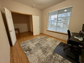 5124 NW Crady Ln in Portland, OR - Foto de edificio - Building Photo