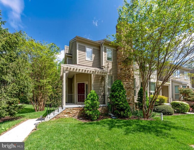 property at 22 Houndswood Ct