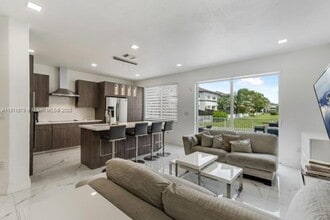 11437 NW 76th Terrace in Medley, FL - Building Photo - Building Photo