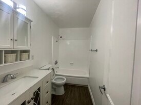 1595 E Chevy Chase Dr, Unit 1 in Glendale, CA - Building Photo