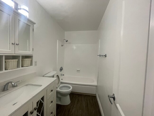 1595 E Chevy Chase Dr