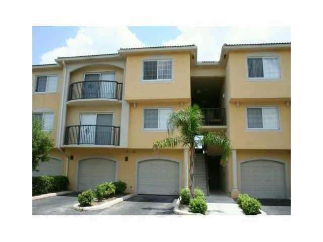 1700 Crestwood Ct S in Royal Palm Beach, FL - Foto de edificio - Building Photo