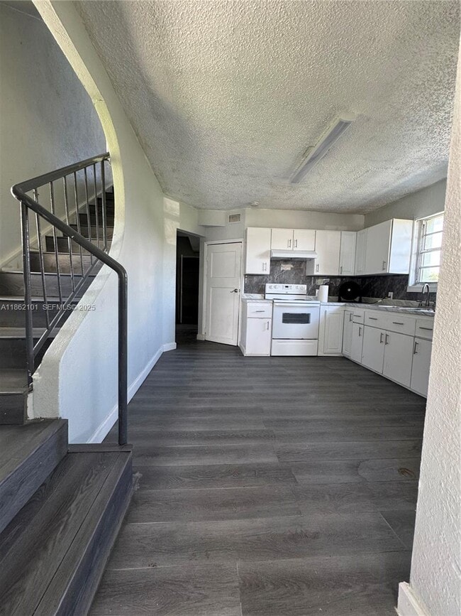 7802 NW 8th Ave in Miami, FL - Building Photo - Building Photo