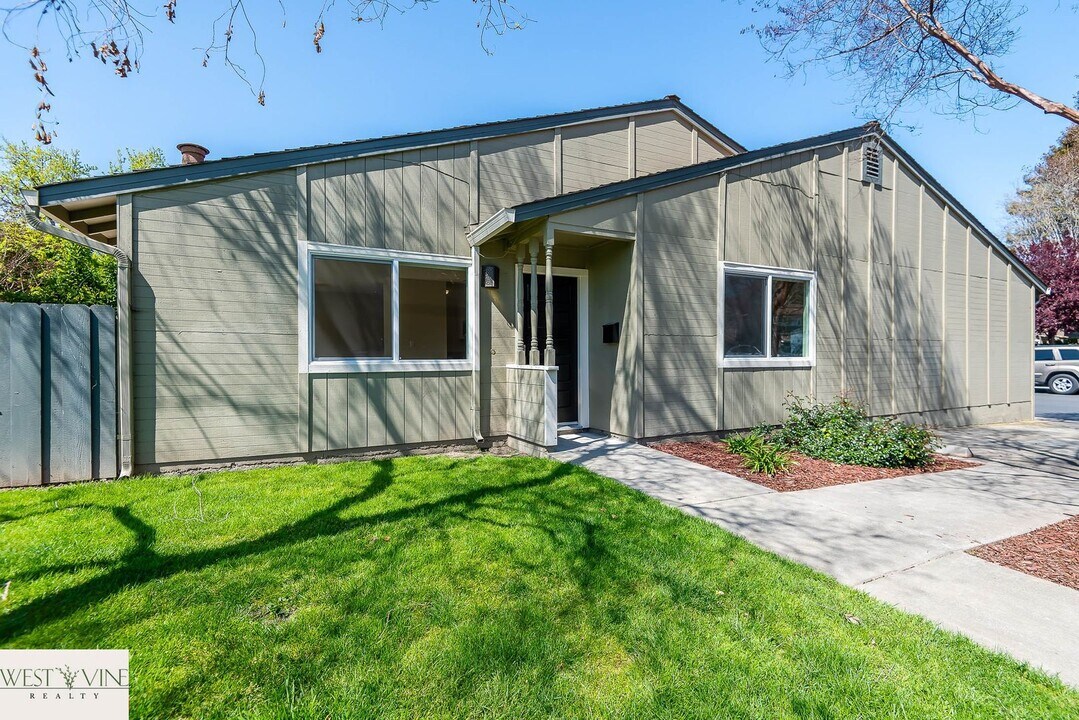 4726 Strawberry Ln in San Jose, CA - Building Photo