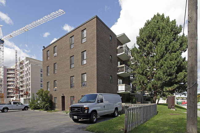 449 Major Mackenzie Dr E in Richmond Hill, ON - Building Photo - Building Photo