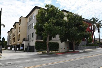 2742 Cabrillo Ave, Unit 302 in Torrance, CA - Foto de edificio - Building Photo
