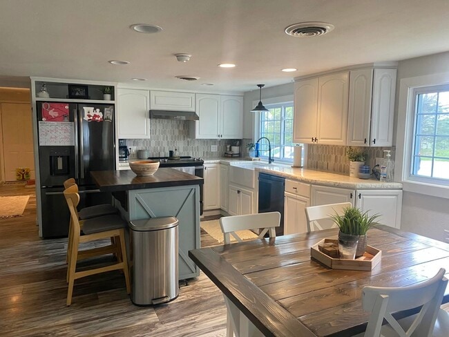 7812 W Saint Martins Blvd in Jefferson City, MO - Building Photo - Building Photo