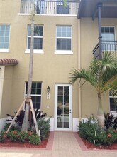 983 SW 147th Ave in Pembroke Pines, FL - Building Photo - Building Photo