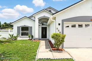 460 Martigues Dr in Kissimmee, FL - Building Photo