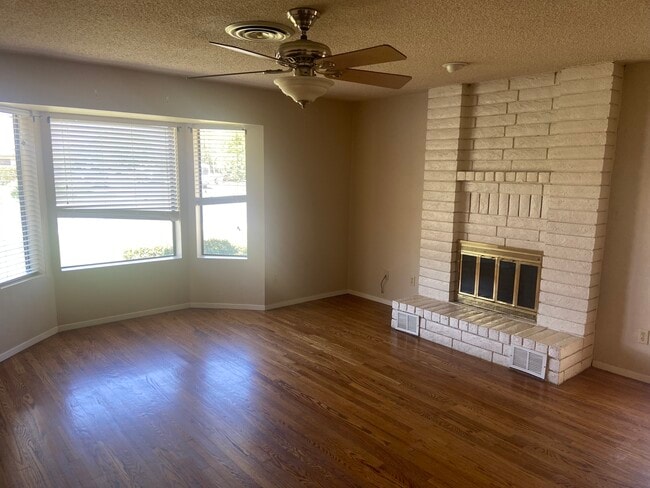 6017 Amber Oaks Ave in Bakersfield, CA - Building Photo - Building Photo