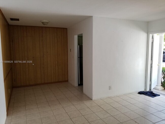 701 NW 1st St in Hallandale Beach, FL - Building Photo - Building Photo