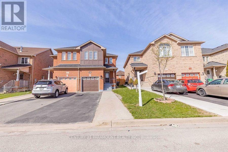 28 Blairwood Ct in Brampton, ON - Building Photo