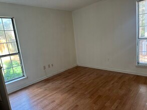 303 Granville Ct, Unit 303 in Atlanta, GA - Building Photo - Building Photo
