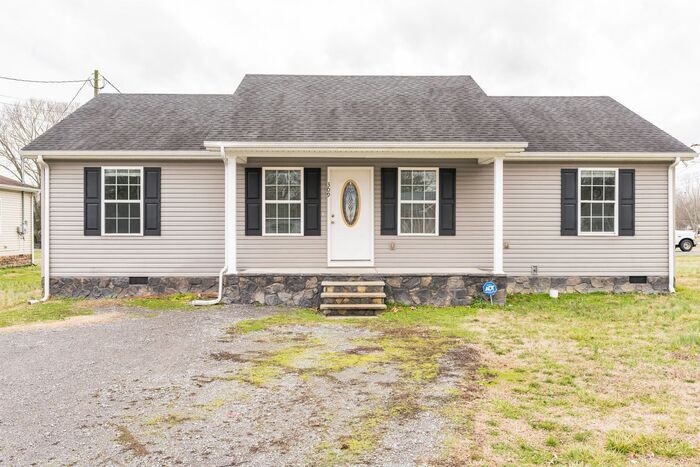 309 N College St in Tullahoma, TN - Building Photo
