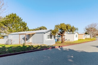 Bay View Community in Seaside, CA - Foto de edificio - Building Photo