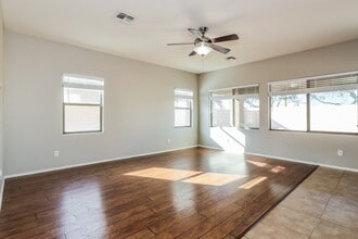 14436 N 162nd Ln in Surprise, AZ - Foto de edificio - Building Photo