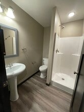 416 N Broad St, Unit upper in Mankato, MN - Foto de edificio - Building Photo