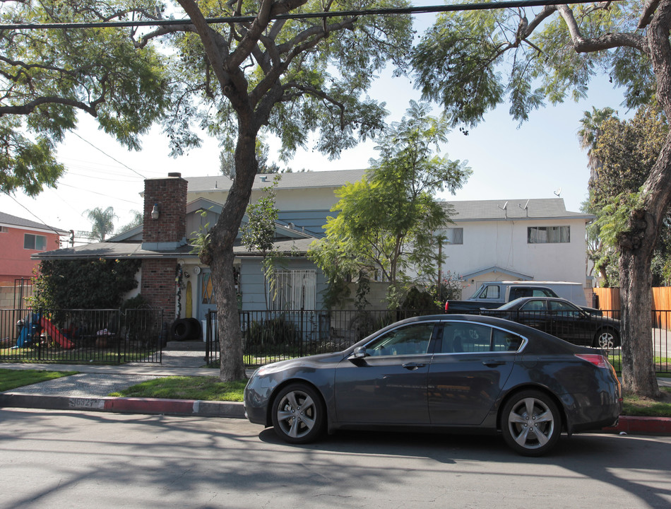 16327 Eucalyptus Ave in Bellflower, CA - Building Photo