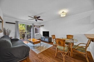 480 Kenolio Rd in Kihei, HI - Foto de edificio - Building Photo