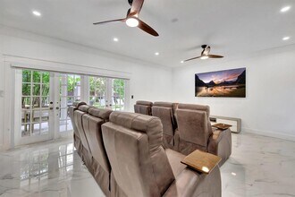 1629 S Lakeside Dr in Lake Worth Beach, FL - Foto de edificio - Building Photo
