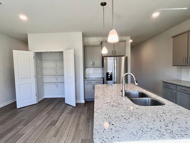 2811 Farmhouse Dr in Apex, NC - Foto de edificio - Building Photo