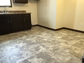 6627 State Rd-Unit -1 in Parma, OH - Foto de edificio - Building Photo