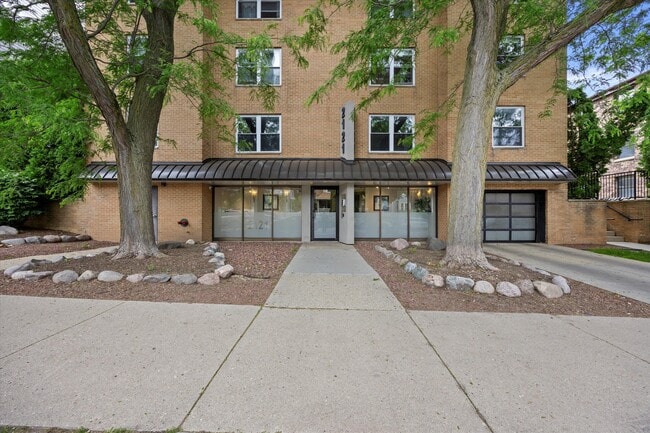 property at 2121 N Cambridge Ave