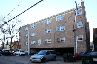 2402 North New England Avenue in Elmwood Park, IL - Foto de edificio - Building Photo