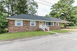 521 N Fairview Rd in Rocky Mount, NC - Building Photo