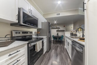 Cobble Oaks in Gold River, CA - Building Photo - Building Photo