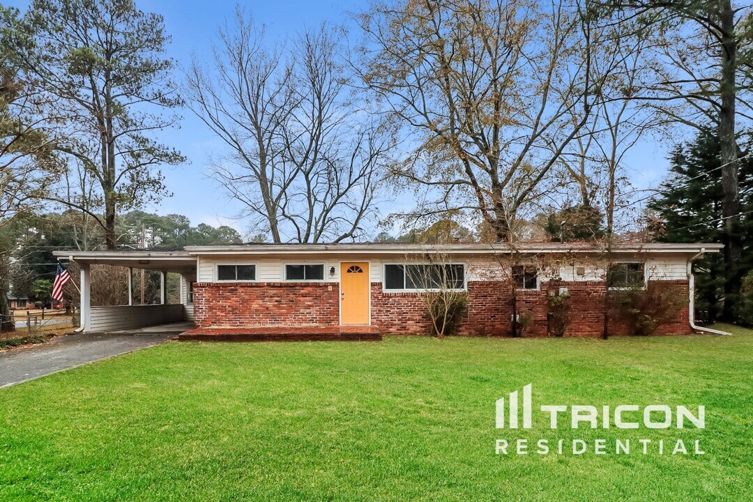 5102 Lakewood Dr in Acworth, GA - Building Photo
