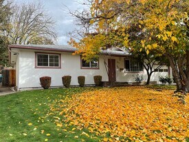 517 Eastwood Dr in Medford, OR - Building Photo