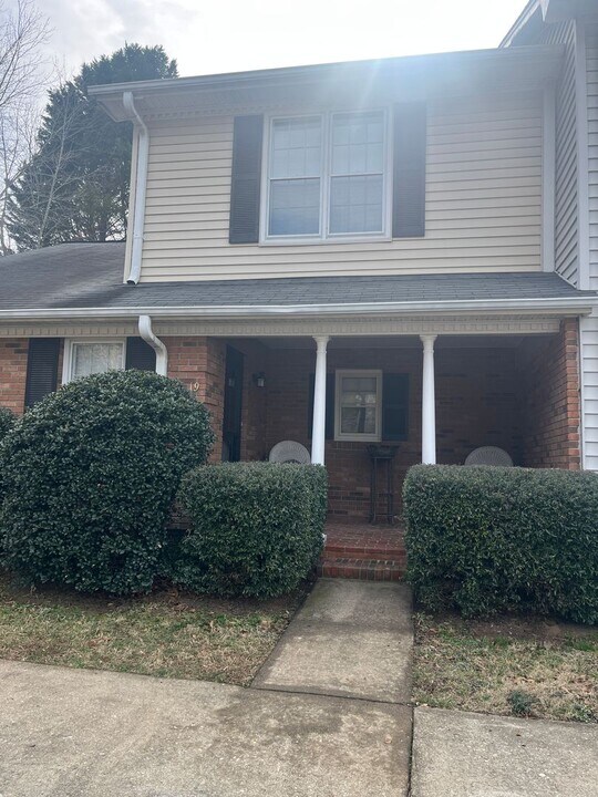 19 Somersett Dr in Spartanburg, SC - Building Photo