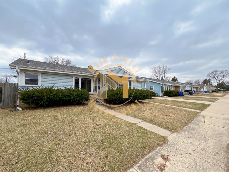 623 E Longview Dr in Appleton, WI - Building Photo