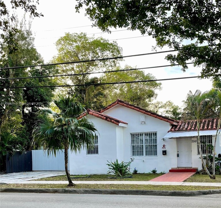 750 NE 123rd St-Unit -0 in North Miami, FL - Building Photo