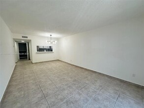 13685 NE 10th Ave, Unit 208 in North Miami, FL - Building Photo - Building Photo