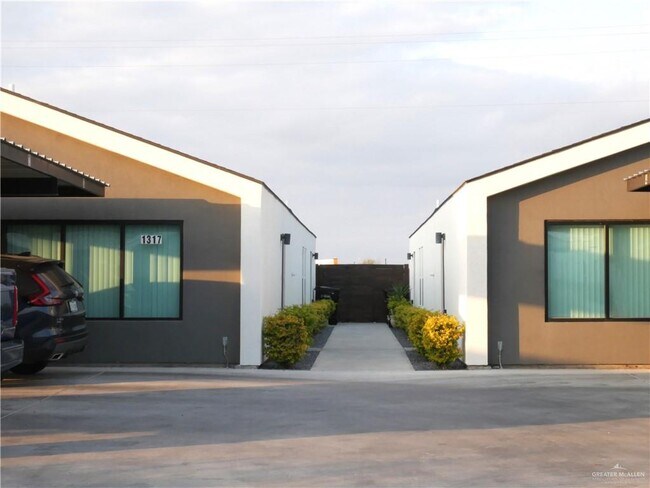 23 East St in McAllen, TX - Building Photo - Building Photo