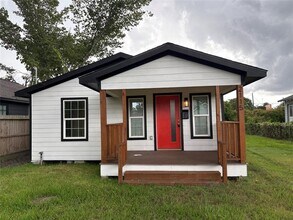 2115 Chew St in Houston, TX - Building Photo - Building Photo